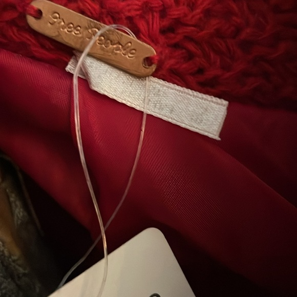 FREE PEOPLE 100% LAMBSWOOL CROPPED RED 3/4 SLEEVE JACKET - L - NWT ! ❤️🎄 - Picture 9 of 12